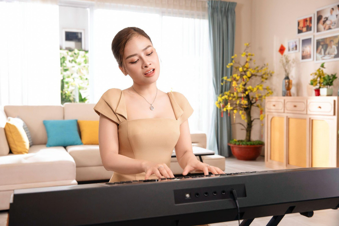 Tình yêu thương của bố mẹ đã được tái hiện đầy xúc cảm trong MV “Biết ơn điều tuyệt vời chưa nói” – một món quà đặc biệt mà Dương Hoàng Yến được Danisa truyền cảm hứng để gửi đến bố mẹ mình.