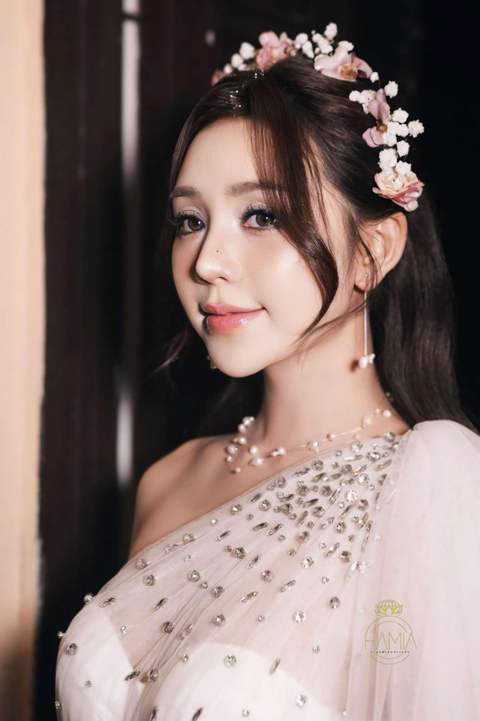 Cận cảnh thiết kế “The Angel Princess” được Quỳnh Kool mang nằm trong bộ sưu tập  “Thiên Sứ Trắng” của HAMIA.