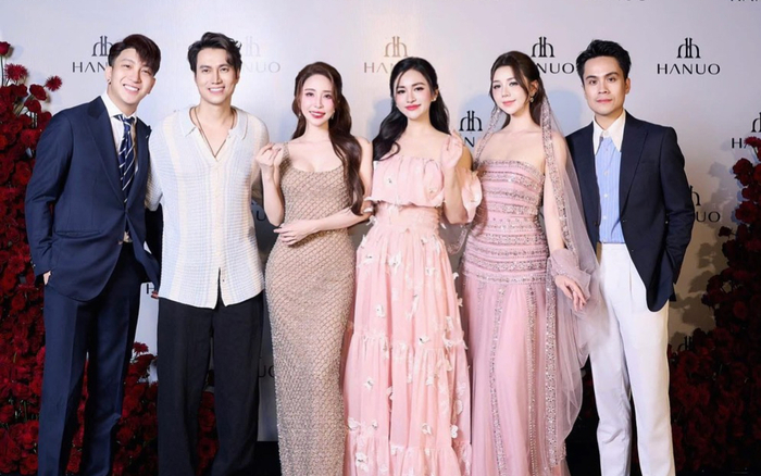 Dàn nghệ sỹ nổi tiếng quy tụ trong show diễn thời trang của thương hiệu Hanuo by Hà Trịnh Ảnh 2