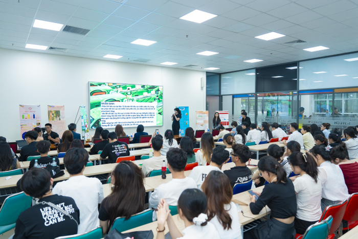 Mang kiến thức vận dụng vào thực tiễn để hiểu công việc của một chuyên viên PR 