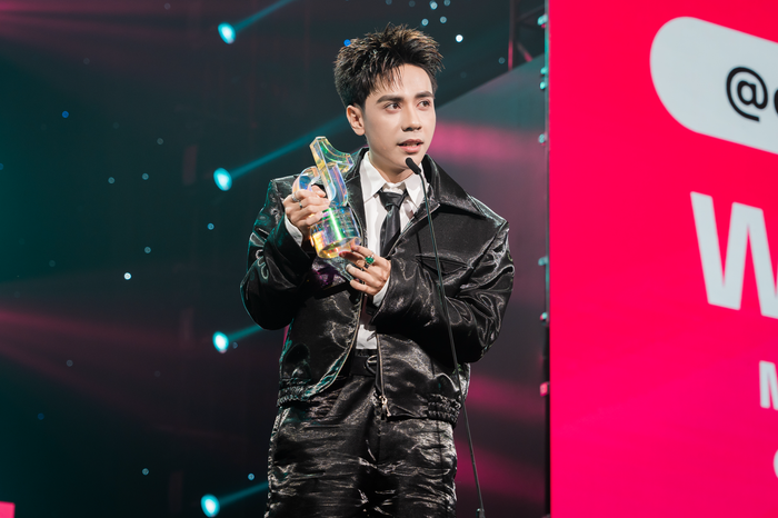 Quang Hùng MasterD xúc động chia sẻ.