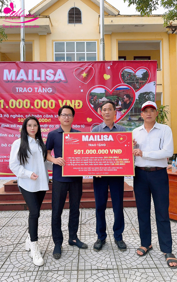 Vợ chồng doanh nhân Mailisa Hoàng Kim Khánh trao 501 triệu đồng cho bà con xã thái thủy quảng bình