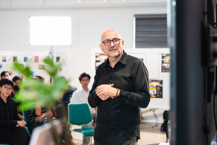 Chuyên gia François Serre chia sẻ kinh nghiệm ứng dụng công nghệ vào hoạt động sáng tạo cho sinh viên Truyền thông HUTECH