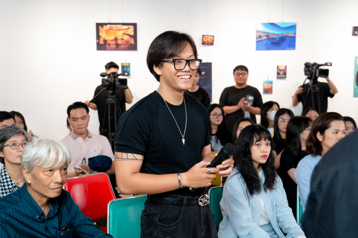 Nhiều sinh viên đến tham gia chuỗi workshop để học hỏi và trao đổi cùng chuyên gia