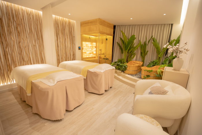 Không gian sang trọng – đội ngũ nhân sự chuyên nghiệp tại REVIZE Spa & Clinic