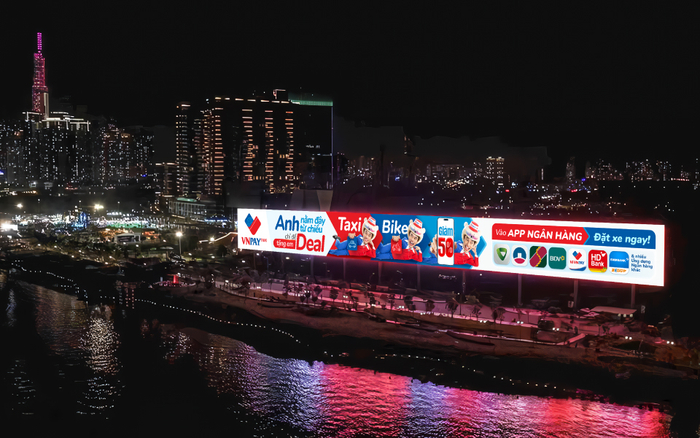 Bừng sáng tại Sky LED Thủ Thiêm, với “danh phận” Tổng tài VNPAY Taxi, Lê Dương Lâm tiết lộ app ngân hàng có tính năng đặt xe siêu rẻ. 