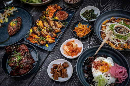 ShopeeFood mang đến vô vàn đồ ăn và thức uống hấp dẫn cho hội mukbang-er lựa chọn (Nguồn: Unsplash).