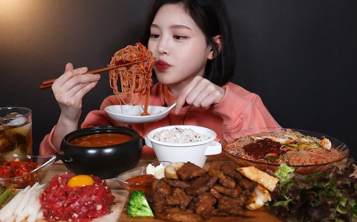 ShopeeFood 'bầu bạn' cùng người trẻ khi xu hướng dùng bữa một mình lên ngôi Ảnh 2