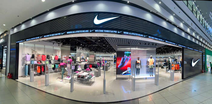 Hình ảnh không gian rộng gấp 3 lần so với trước đây của Nike Tân Phú, TP.HCM.