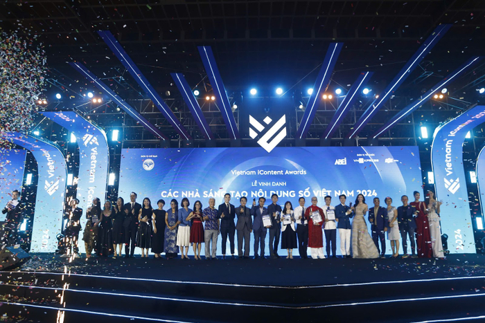 MC Quyền Linh được vinh danh là “Cá nhân vì cộng đồng”, Khoai Lang Thang nhận giải “Nhà sáng tạo nội dung của năm” và “Nhà sáng tạo nội dung được yêu thích nhất”, Anh trai vượt ngàn chông gai thắng giải “Chương trình truyền hình truyền cảm hứng”...