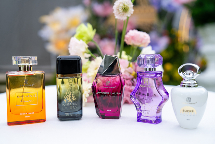 Bộ sưu tập 5 chai nước hoa mới của Laura Sunshine có thiết kế bắt mắt và sở hữu hương thơm thời thượng. 