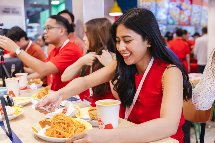Cửa hàng thứ 200 của Jollibee tưng bừng chào đón tuần lễ khai trương Ảnh 2