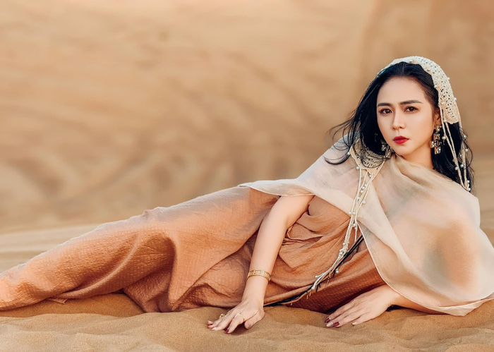Bức ảnh “xuất thần” của Bùi Thanh Hương giữa sa mạc Safari Dubai