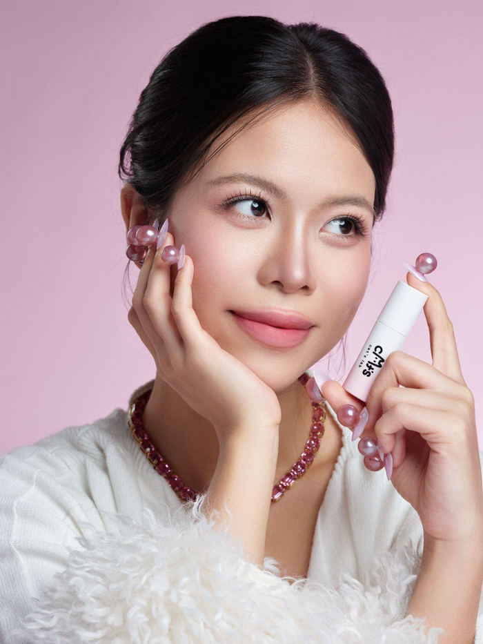 Blur Lip Velvet Cat’s Lab sở hữu công dụng “2 in 1” vừa là son môi vừa là má kem tiện dụng.