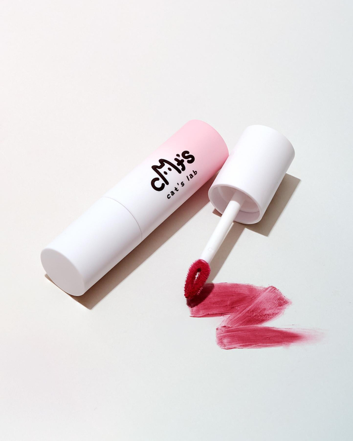Ngoại hình quá đỗi xinh xẻo của Blur Lip Velvet Cat’s Lab.