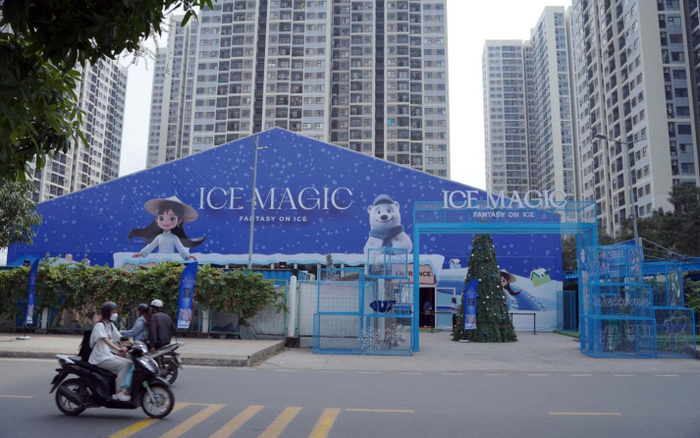 Trải Nghiệm Sân Chơi Băng Tuyết Độc Đáo Giữa Lòng Thành Phố Ảnh 2