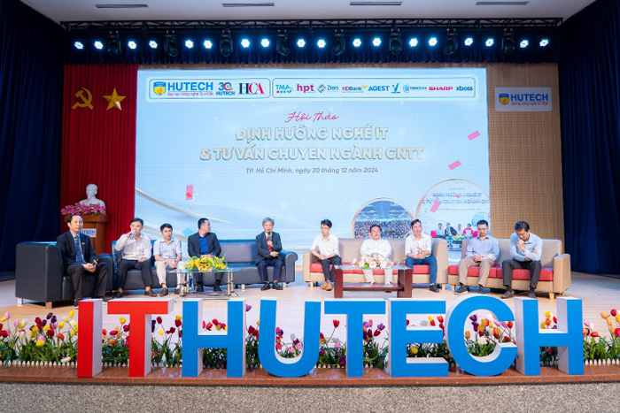 Diễn ra cùng ngày, Hội thảo Định hướng nghề IT & Tư vấn chuyên ngành CNTT với đông đảo chuyên gia mang đến nhiều thông tin giá trị