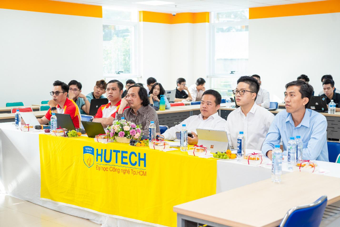 Ban giám khảo là những chuyên gia công nghệ hàng đầu, dày dặn kinh nghiệm thực chiến