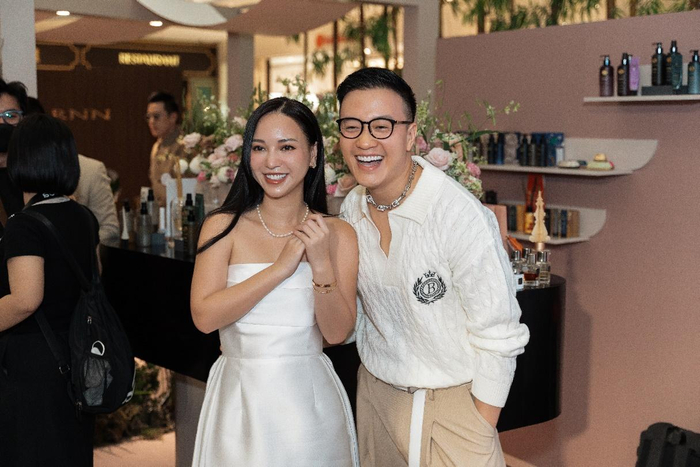 Dàn khách mời nổi bật tại sự kiện (Đại sứ thương hiệu Hannah Olala, Diễn viên Lương Mạnh Hải từ trái sang)
