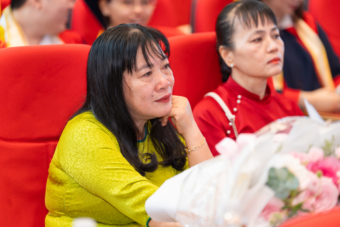 Bài phát biểu của Nguyễn Thị Quyên để lại nhiều cảm xúc cho khách mời dự lễ tốt nghiệp