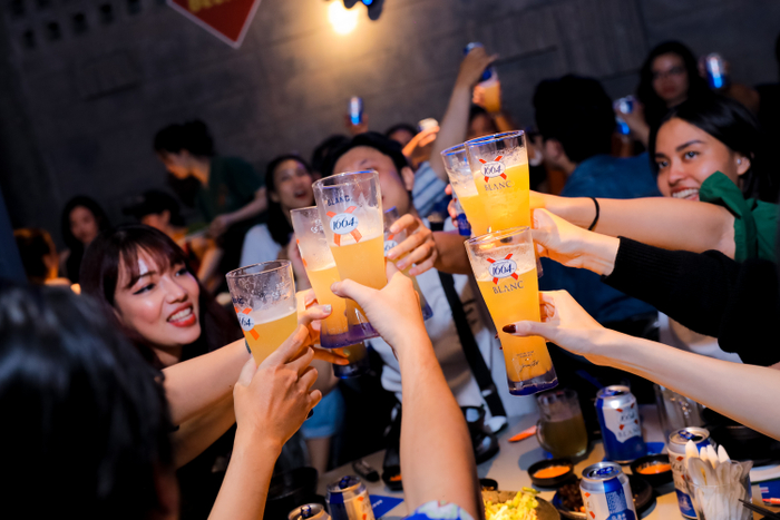 Người trẻ tìm kiếm khoảnh khắc tận hưởng giữa nhịp sống hiện đại hối hả