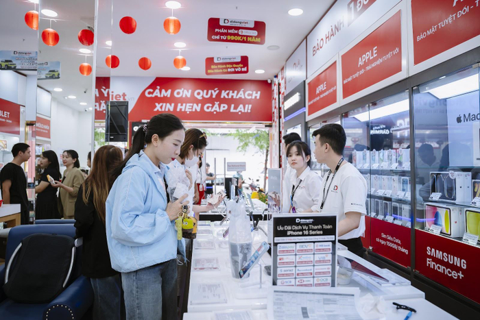 Khách hàng tin chọn Di Động Việt để mua sắm thiết bị di động chính hãng. 