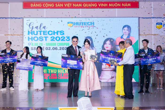 Cô bạn từng là quán quân cuộc thi MC “HUTECH’s Host” tại HUTECH