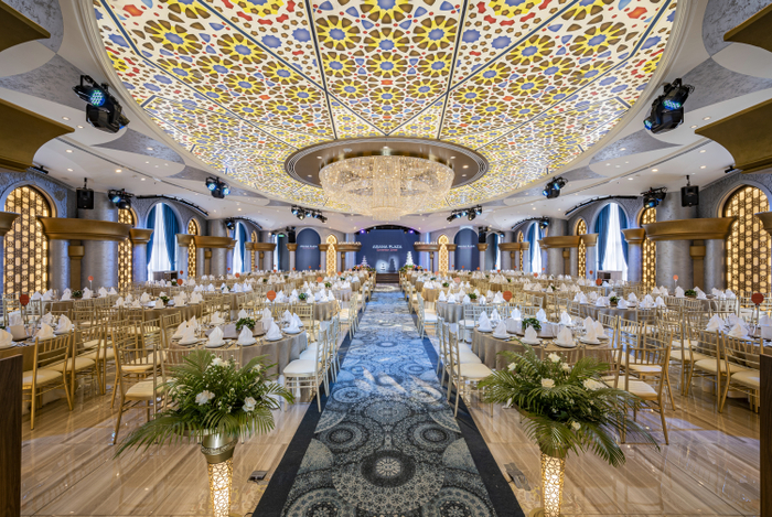 Không gian sang trọng tích hợp tiện ích âm thanh, ánh sáng, màn hình chiếu tối tân.