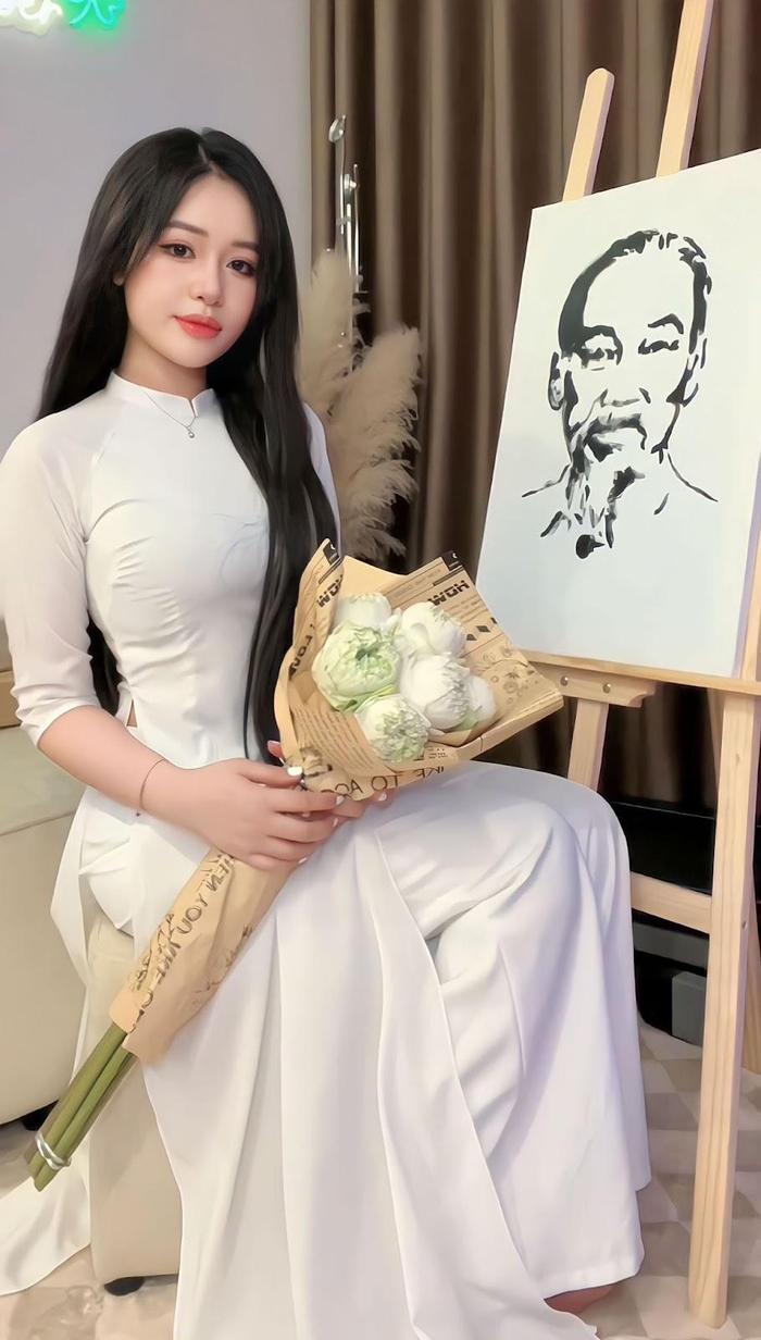 Thảo Anh không những xinh đẹp mà còn rất tài năng.