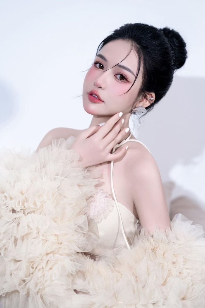 Nguyễn Thị Phương Thảo hay còn được mọi người biết đến là Thảo Anh hiện đang là một người mẫu tự do.