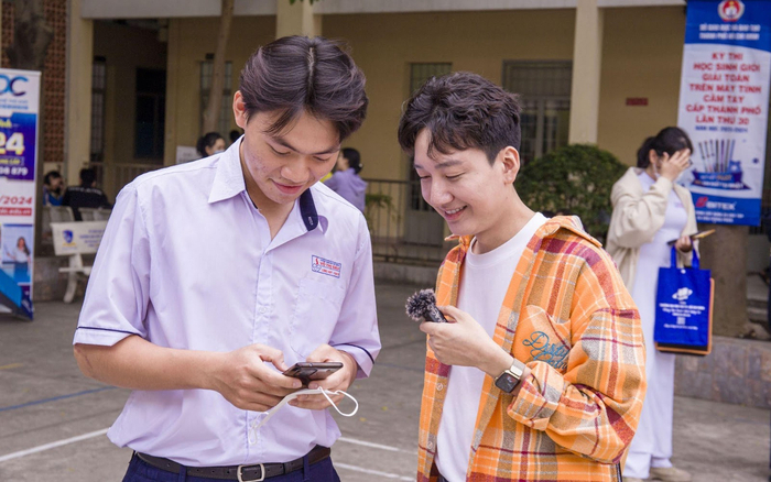 Đức Anh Phạm trao quà 'khủng' cho thí sinh top 10 flex sáng tạo với chứng nhận vẻ đẹp tri thức Ảnh 2