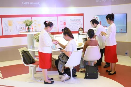 Hoạt động soi da miễn phí, nhận tư vấn từ bác sĩ, minigame... là điểm nhấn trong sự kiện của Cell Fusion C.