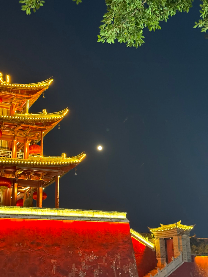 Phong cảnh hữu tình của các thành phố giáp Việt Nam