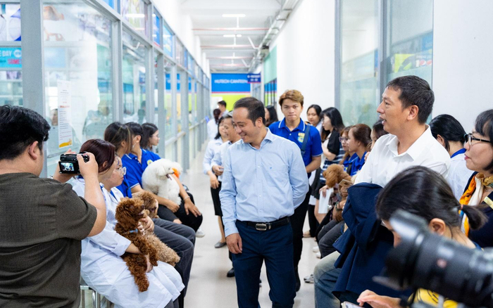 Hàng trăm thú cưng được thăm khám, tiêm vaccine tại ngày hội 'Chăm sóc sức khỏe thú cưng' HUTECH Ảnh 2