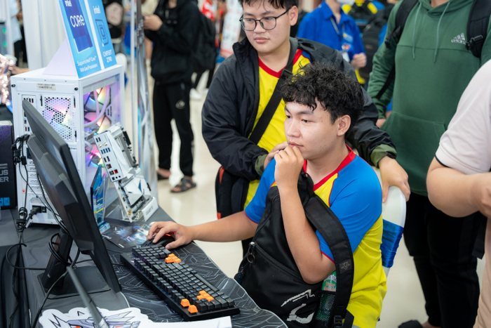 Bên cạnh tuyển dụng, ngày hội còn có hoạt động triển lãm sản phẩm công nghệ, thi điều khiển Drone