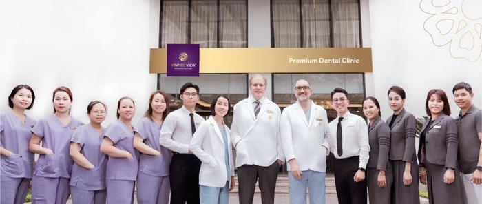 Hình ảnh đội ngũ Bác Sĩ, y tá và nhân viên CSKH tại Vinmec View Premium