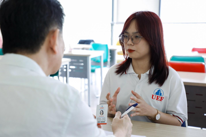 Đại diện Le Cordon Bleu New Zealand đã đến trường phỏng vấn trực tiếp sinh viên