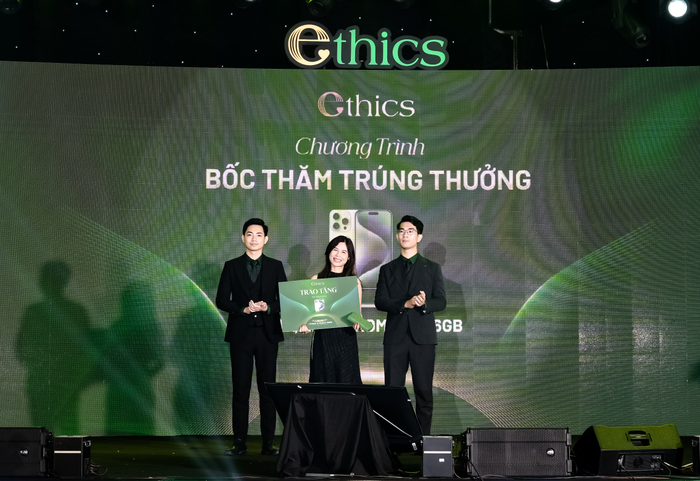 Khách hàng may mắn trúng giải đặc biệt
