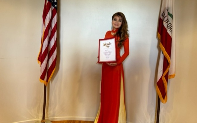 Hoa hậu Thanh Mai bất ngờ nhận giải thưởng Người phụ nữ xuất sắc năm 2024 Ảnh 2