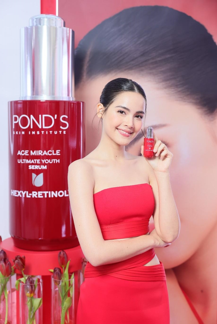 Pond's Age Miracle được mệnh danh là 'bảo bối' tái sinh làn da, xóa mờ nếp nhăn.