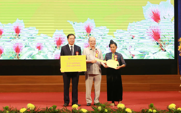 T&T Group trao tặng 5 tỷ đồng hỗ trợ làm nhà Đại đoàn kết cho người nghèo tỉnh Điện Biên Ảnh 2