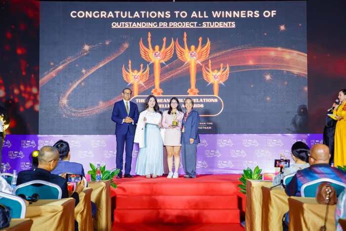 Hàng loạt giải thưởng giá trị là minh chứng cho thành công của các kiểu học “chất” tại HUTECH