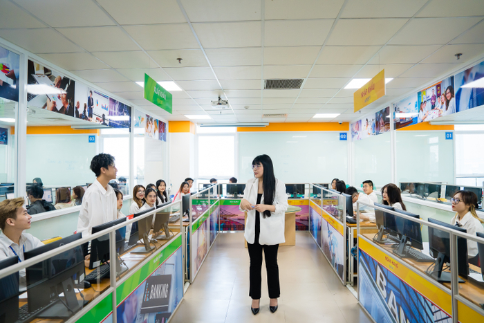 Thực hành làm việc như người làm nghề chuyên nghiệp là cách học chất lượng của sinh viên HUTECH