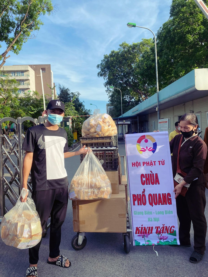 Ngoài kinh doanh, anh còn chung tay với các hoạt động thiện nguyện, cộng đồng