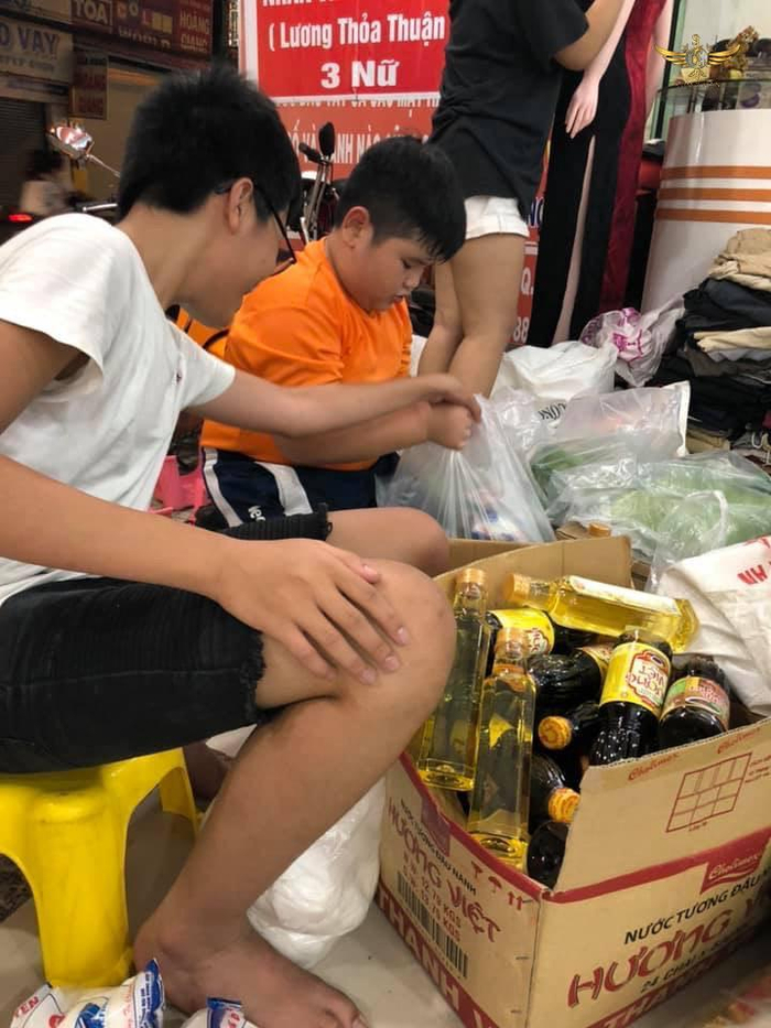 Suốt nhiều năm qua, Trùm Đồ Si Store miệt mài trên hành trình thiện nguyện để vẽ nên những nụ cười của các mảnh đời nghèo khó