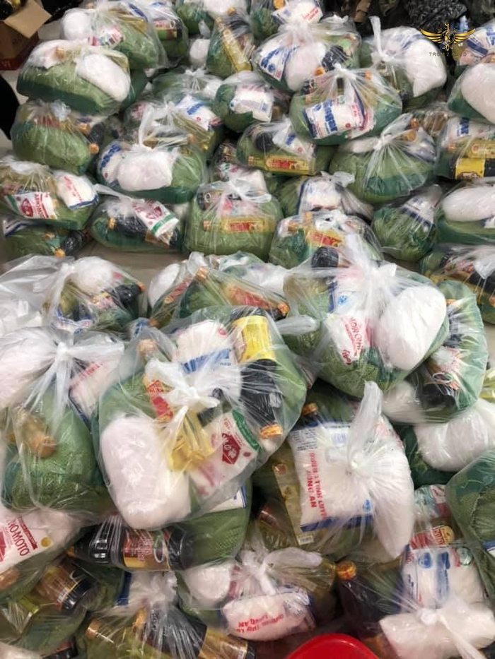 Những món quà thiết yếu được trao tận tay đến các hoàn cảnh