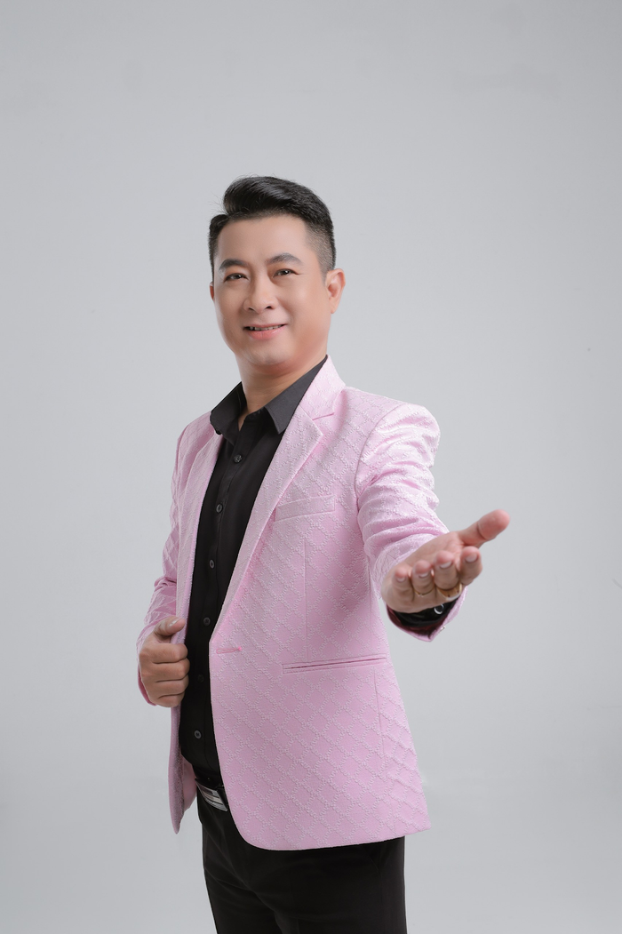 Nhạc sĩ - ca sĩ Lê Anh Tuấn ra mắt MV nhạc nhẹ 'Nơi này vắng em' đậm chất Châu Âu Ảnh 2