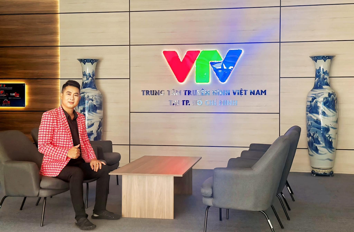 Nhạc sĩ - ca sĩ Lê Anh Tuấn ra mắt MV nhạc nhẹ 'Nơi này vắng em' đậm chất Châu Âu Ảnh 6