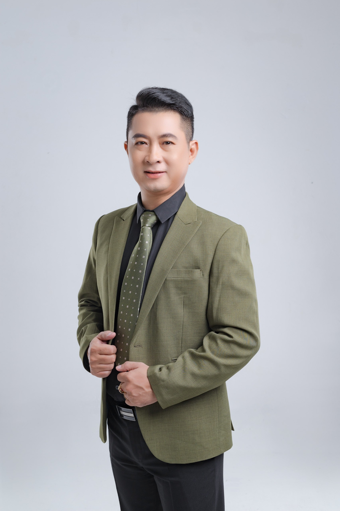 Nhạc sĩ - ca sĩ Lê Anh Tuấn ra mắt MV nhạc nhẹ 'Nơi này vắng em' đậm chất Châu Âu Ảnh 3