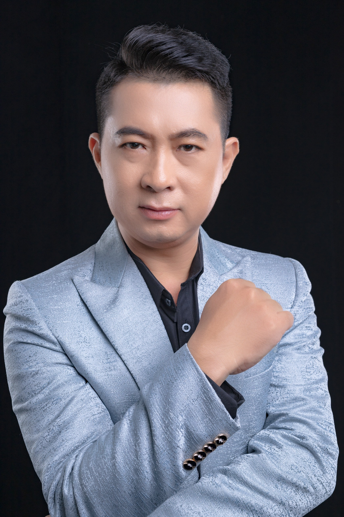 Nhạc sĩ - ca sĩ Lê Anh Tuấn ra mắt MV nhạc nhẹ 'Nơi này vắng em' đậm chất Châu Âu Ảnh 4